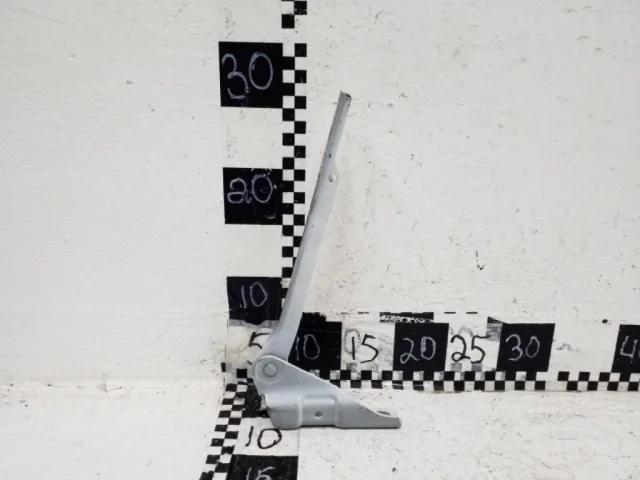 Петля капота правая для Volkswagen Polo V (6C) Седан 2015-2020 на фотографиях