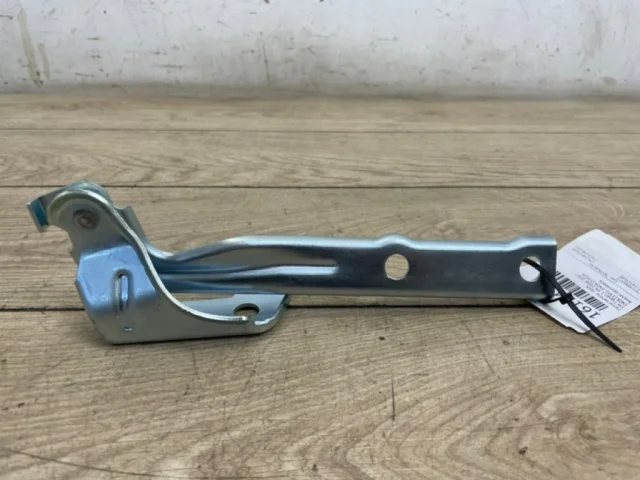 Крепление петли капота для Volkswagen Tiguan I NF 2006-2017 на фотографиях