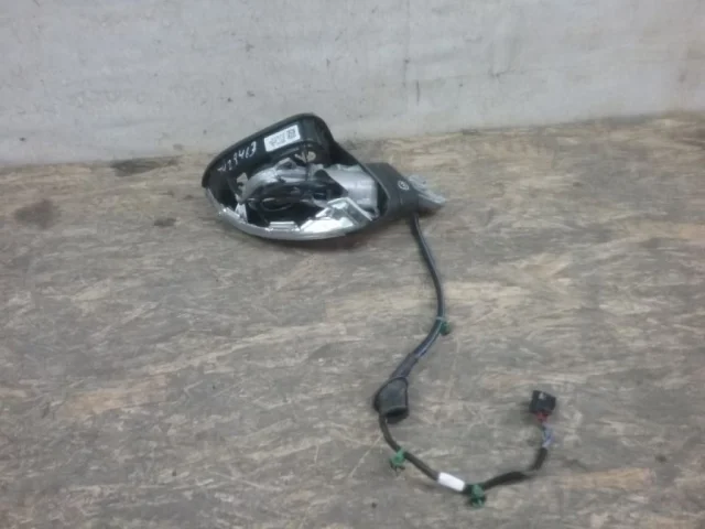 Стекла и зеркала для Volkswagen Passat (B8.5) Variant, R-line, GTE 2019+ на фотографиях