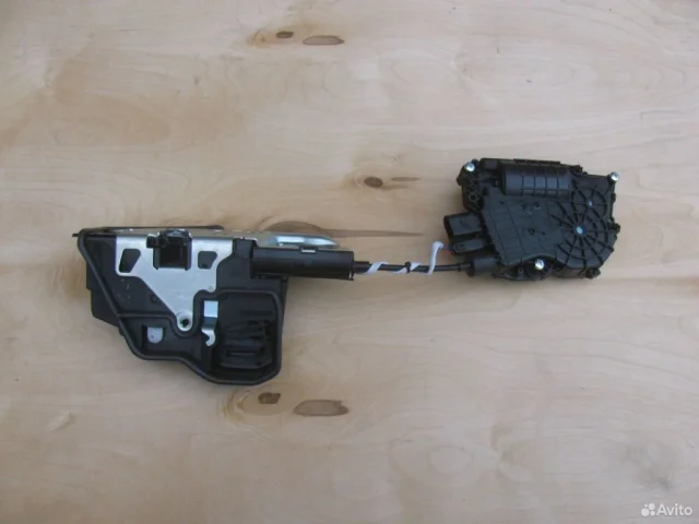 Уплотнитель передней правой двери для BMW 5er Ф10 2010-2013 на фотографиях