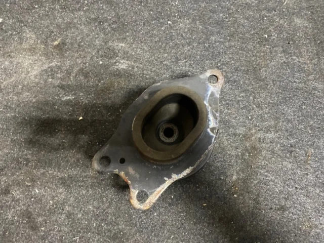 Опора двигателя передняя левая нижняя для Nissan Teana J32 2008-2013 на фотографиях