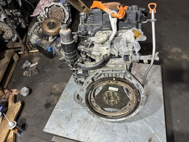 Двигатель для Mercedes-Benz C class C204 2008-2015 на фотографиях