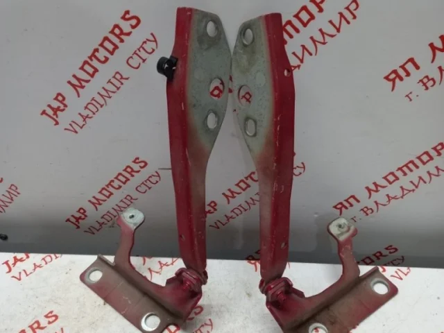 Петля капота левая для Volvo S40 VS 1995-2004 на фотографиях