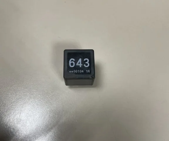 Реле компрессора пневмоподвески для Volkswagen Touareg II (7P5) 2010-2014 на фотографиях