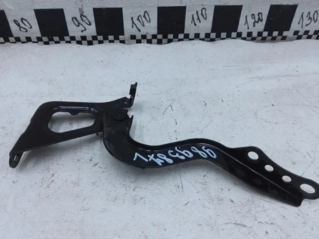 Петля капота левая для Toyota RAV4 XA40 rest 2015-2019 на фотографиях