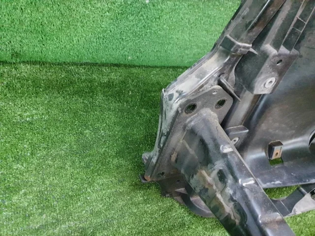 Панель радиатора (телевизор) для BMW 1er Е81 2007-2012 на фотографиях