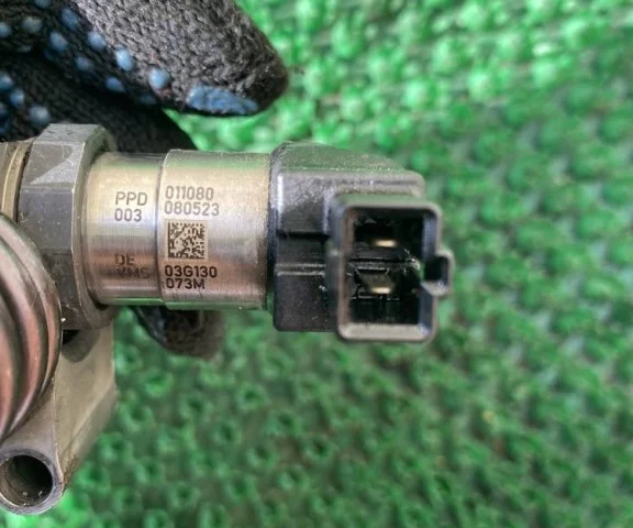 Насос-форсунка для Volkswagen Passat (B6, Typ 3C) 2005-2010 на фотографиях