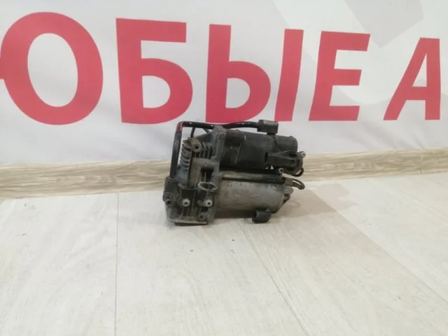 Компрессор пневмоподвески задний для Mercedes-Benz S class W222 2013-2017 на фотографиях