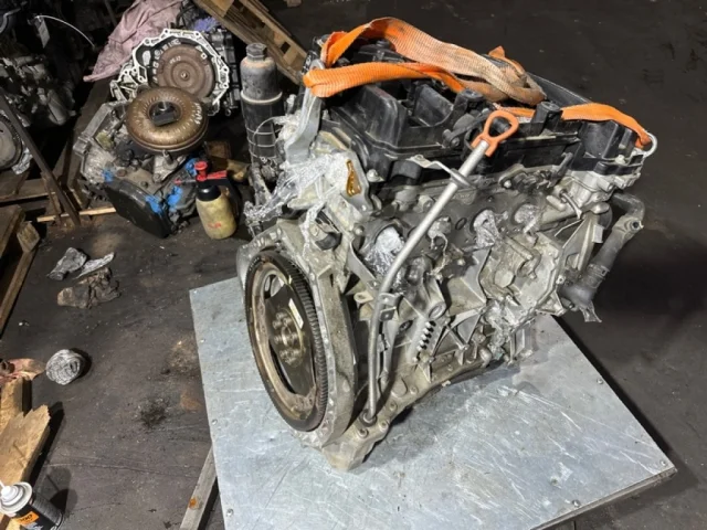 Двигатель для Mercedes-Benz C class C204 2008-2015 на фотографиях