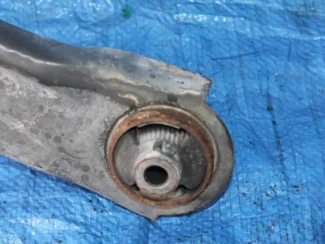 Рычаг передний правый верхний для Nissan Qashqai J10 2006-2013 на фотографиях