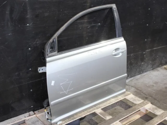 Двери для Toyota Avensis Универсал T250 2003-2008 на фотографиях