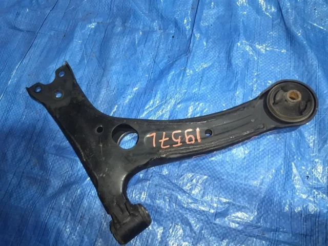 Рычаг передний левый нижний для Toyota Avensis Седан T250 2003-2008 на фотографиях
