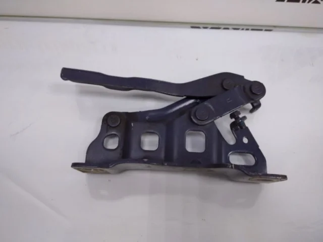 Крепление петли капота для Hyundai Tucson TL 2015-2019 на фотографиях