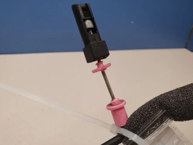 Петля двери передней левой нижняя для Mercedes-Benz S class W222 2013-2017 на фотографиях