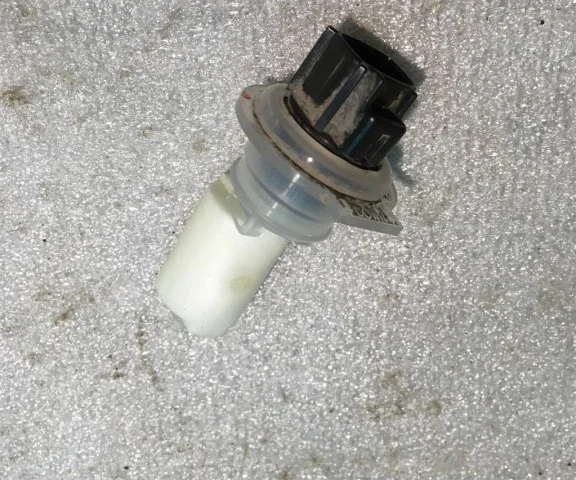 Датчик уровня жидкости бачка омывателя для Toyota RAV4 XA40 rest 2015-2019 на фотографиях