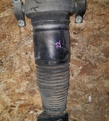 Пневмостойка задняя правая для Volkswagen Touareg I (7L) 2002-2010 на фотографиях
