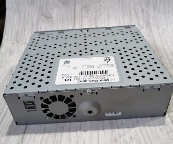 TV-тюнер для Mercedes-Benz S class W222 2013-2017 на фотографиях