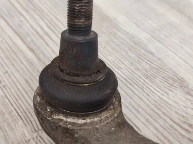 Рычаг передний правый нижний для Volkswagen Touareg II (7P5) 2010-2014 на фотографиях