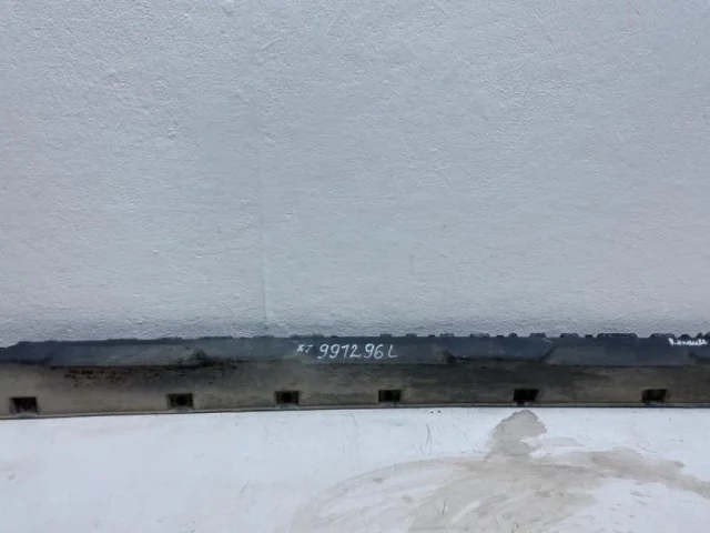 Накладка порога левая для Renault Duster HM 2020+ на фотографиях