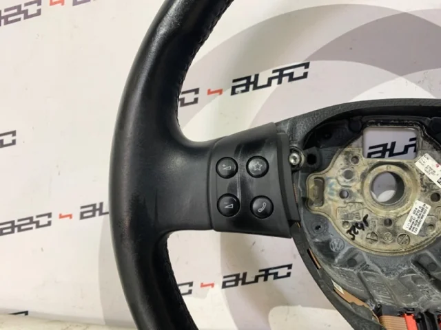 Руль для Volkswagen Passat Variant (B6, Typ 3C) 2004-2010 на фотографиях