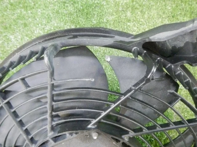 Вентилятор радиатора кондиционера для Toyota Land Cruiser J200 Rest2 2015-2021 на фотографиях