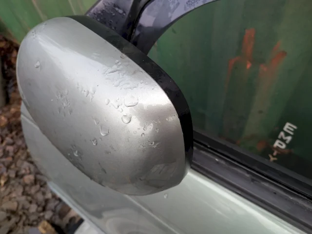 Стекла и зеркала для Toyota Avensis Седан T220 1997-2003 на фотографиях