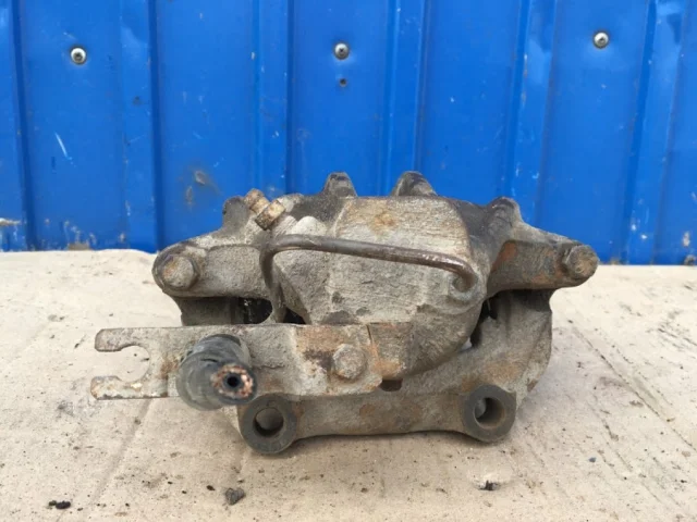 Суппорт передний правый для Audi A4 B5 Avant 1994-2001 на фотографиях