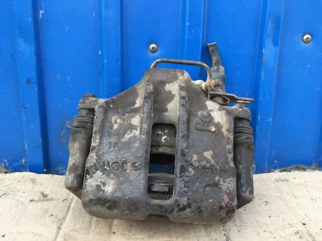 Суппорт передний правый для Audi A4 B5 Avant 1994-2001 на фотографиях