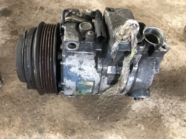 Компрессор кондиционера для Mercedes-Benz C class W202 1993-2001 на фотографиях