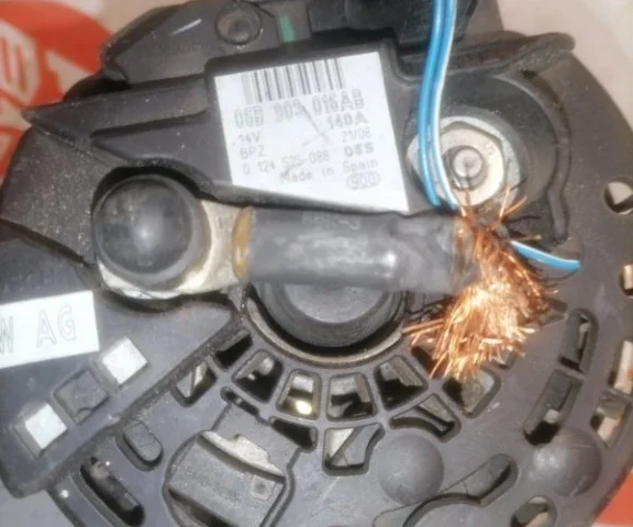 Генератор для Audi A4 B6 Avant 2000-2004 на фотографиях