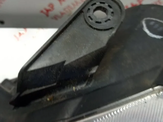 Фара ксенон левая для Suzuki SX4 2006-2009 на фотографиях