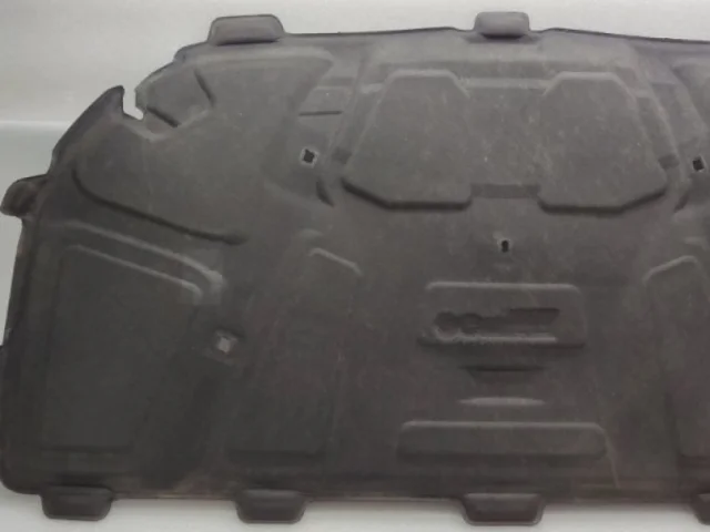 Шумоизоляция капота для Audi A4 B8 2007-2015 на фотографиях