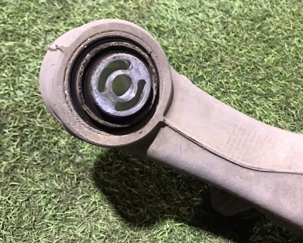 Качающийся рычаг левый для BMW 5er Ф10 2010-2013 на фотографиях