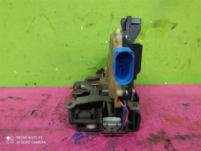 Уплотнитель передней правой двери для Skoda Octavia A5 на фотографиях