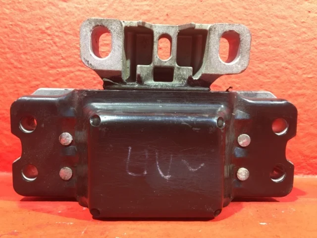 Опора двигателя передняя левая верхняя для Volkswagen Jetta 5 1K 2005-2010 на фотографиях