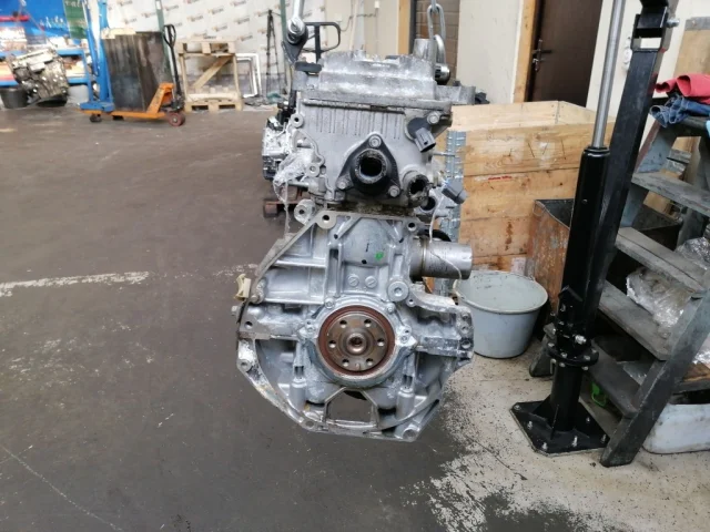 Двигатель без навесного для Mazda Familia Y12 Универсал 2007-2018 на фотографиях