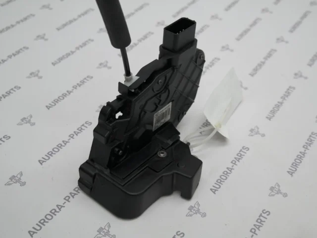 Уплотнитель передней правой двери для Land Rover Discovery L319 2009-2013 на фотографиях