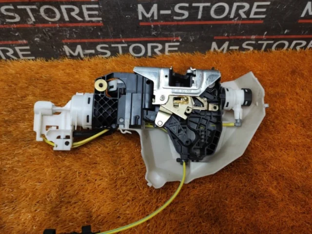 Замок задней левой двери для Mercedes-Benz S class W220 1998-2005 на фотографиях