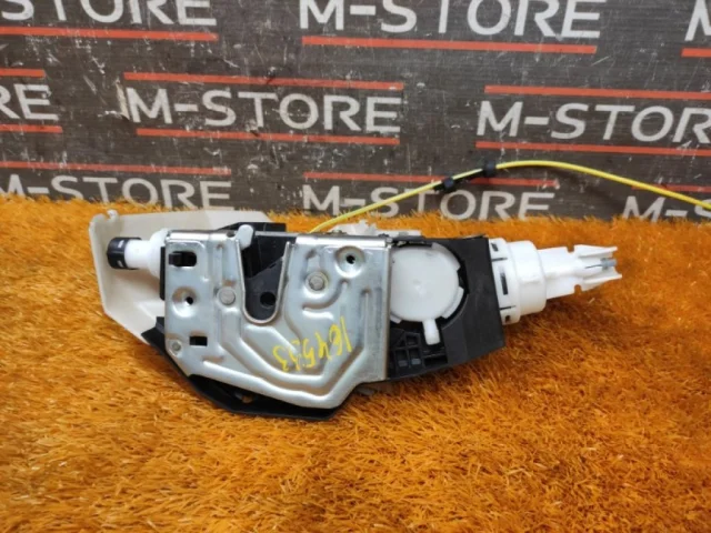 Замок задней левой двери для Mercedes-Benz S class W220 1998-2005 на фотографиях