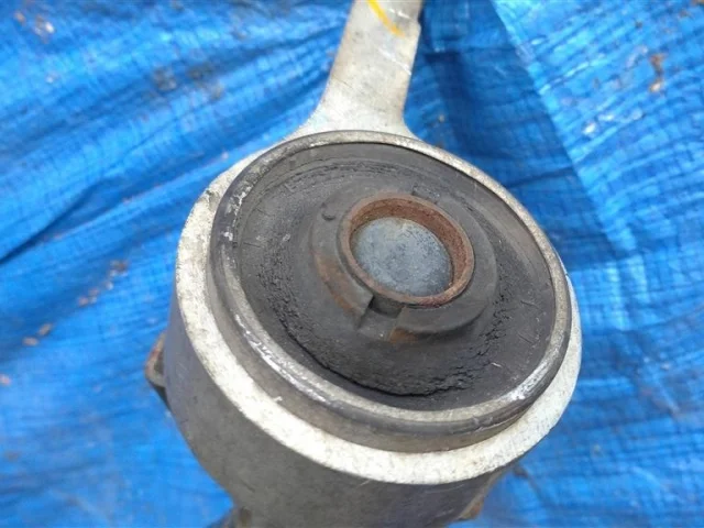 Качающийся рычаг правый для Nissan Teana J32 2008-2013 на фотографиях