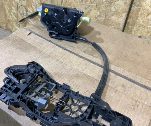 Центральный замок для Volkswagen Passat (B6, Typ 3C) 2005-2010 на фотографиях