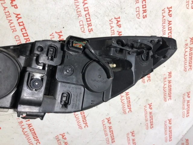 Фара правая для Peugeot 308 SW T7 2007-2014 на фотографиях