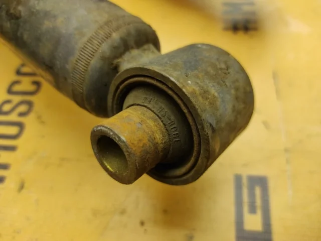 Амортизатор задний левый для BMW 7er Е38 1994-2001 на фотографиях