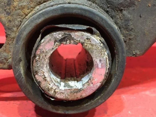 Подрамник двигателя для Ford Galaxy CD340 2006-2015 на фотографиях