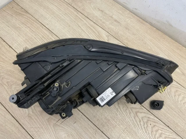 Фары для Volkswagen Passat (B8.5) Variant, R-line, GTE 2019+ на фотографиях