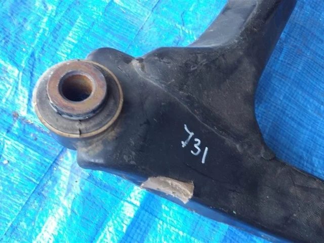 Подрамник двигателя для Nissan Teana J31 2003-2007 на фотографиях