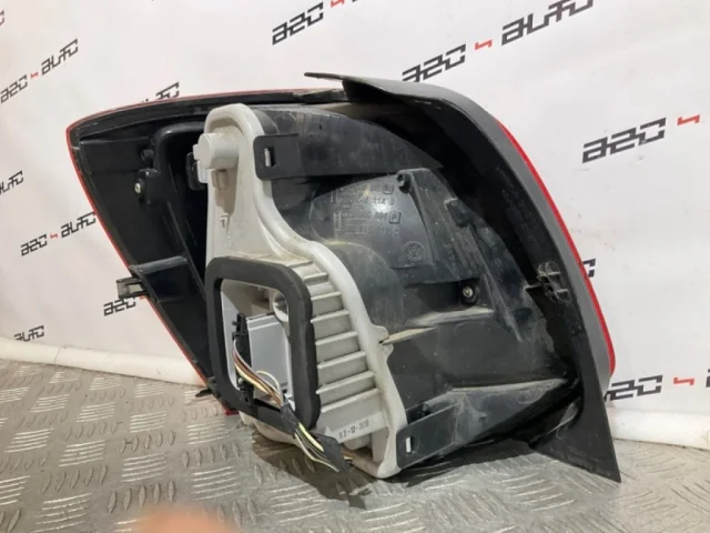 Фонарь правый для Volkswagen Polo V (6R) 2009-2014 на фотографиях