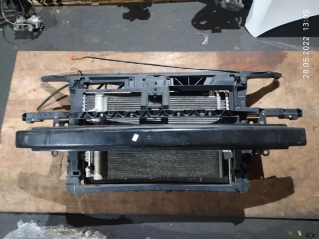 Панель радиатора (телевизор) для Volkswagen Polo IV (9N3) 2005-2009 на фотографиях