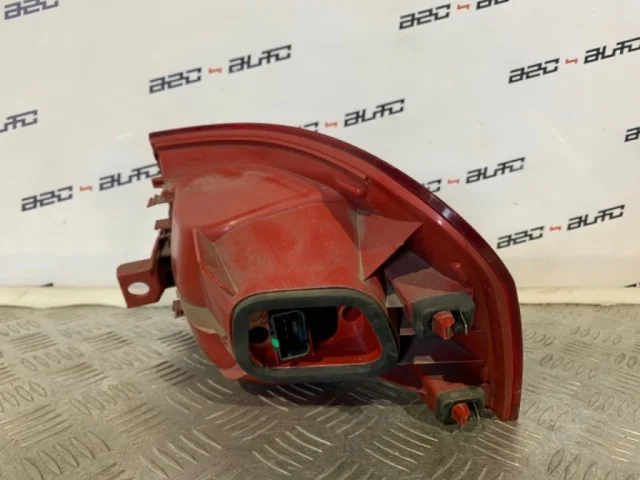 Фонарь внешний левый для Volkswagen Passat Variant (B6, Typ 3C) 2004-2010 на фотографиях