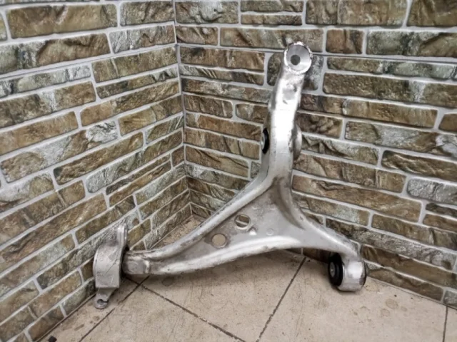 Рычаг передний правый нижний для Mercedes-Benz GL class X166 2012-2016 на фотографиях